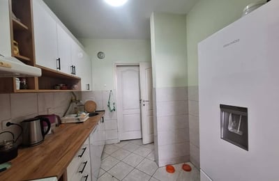 Alquiler de un espacioso apartamento de 2 habitaciones, 67 m², Nuevo Belgrado, Belgrado, Serbia